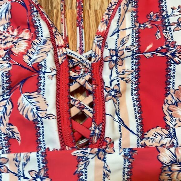 Strappy One-Piece Floral Swimsuit   - Picture 4 of 9